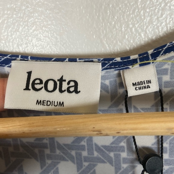 Leota Cindy Faux Wrap Soft Knit Midi Dress Size M Blue White Chain Print V-Neck - Picture 12 of 13